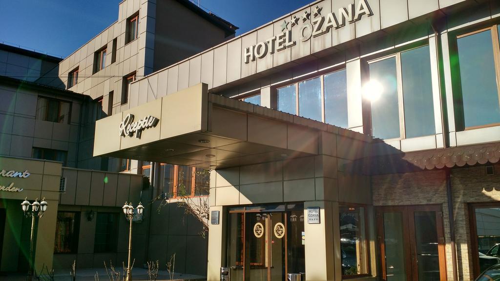 Hotel Ozana Бистрица Экстерьер фото